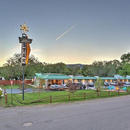Western Star Inn Rifle Extérieur photo