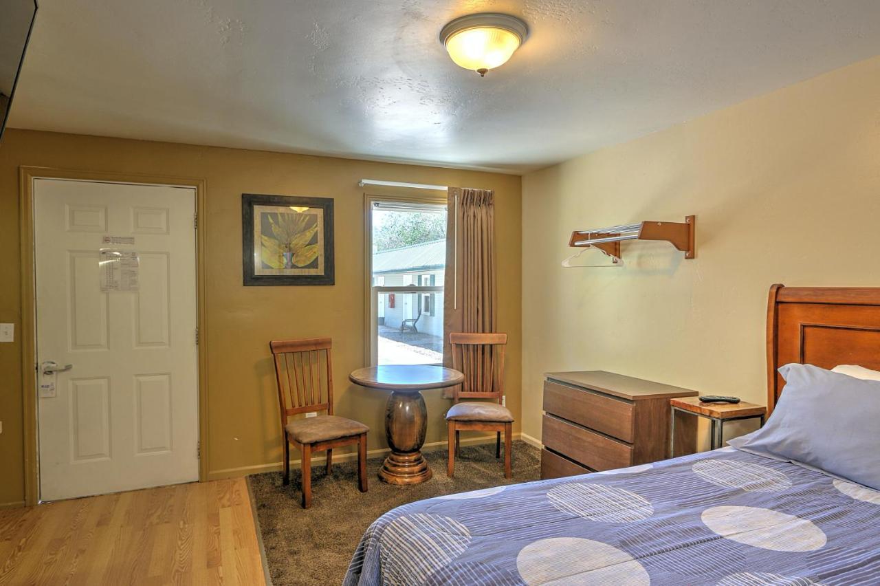 Western Star Inn Rifle Chambre photo