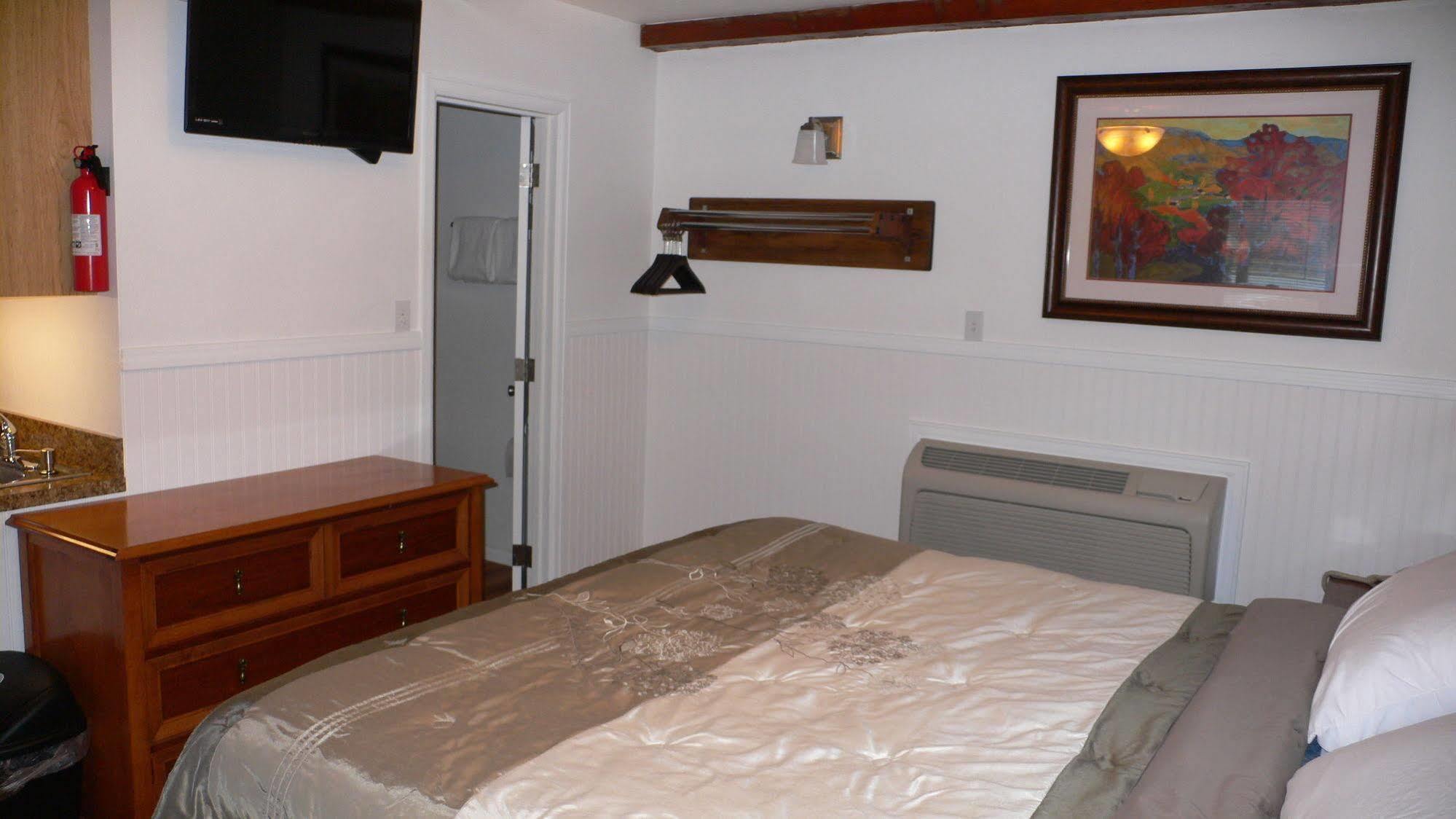 Western Star Inn Rifle Extérieur photo