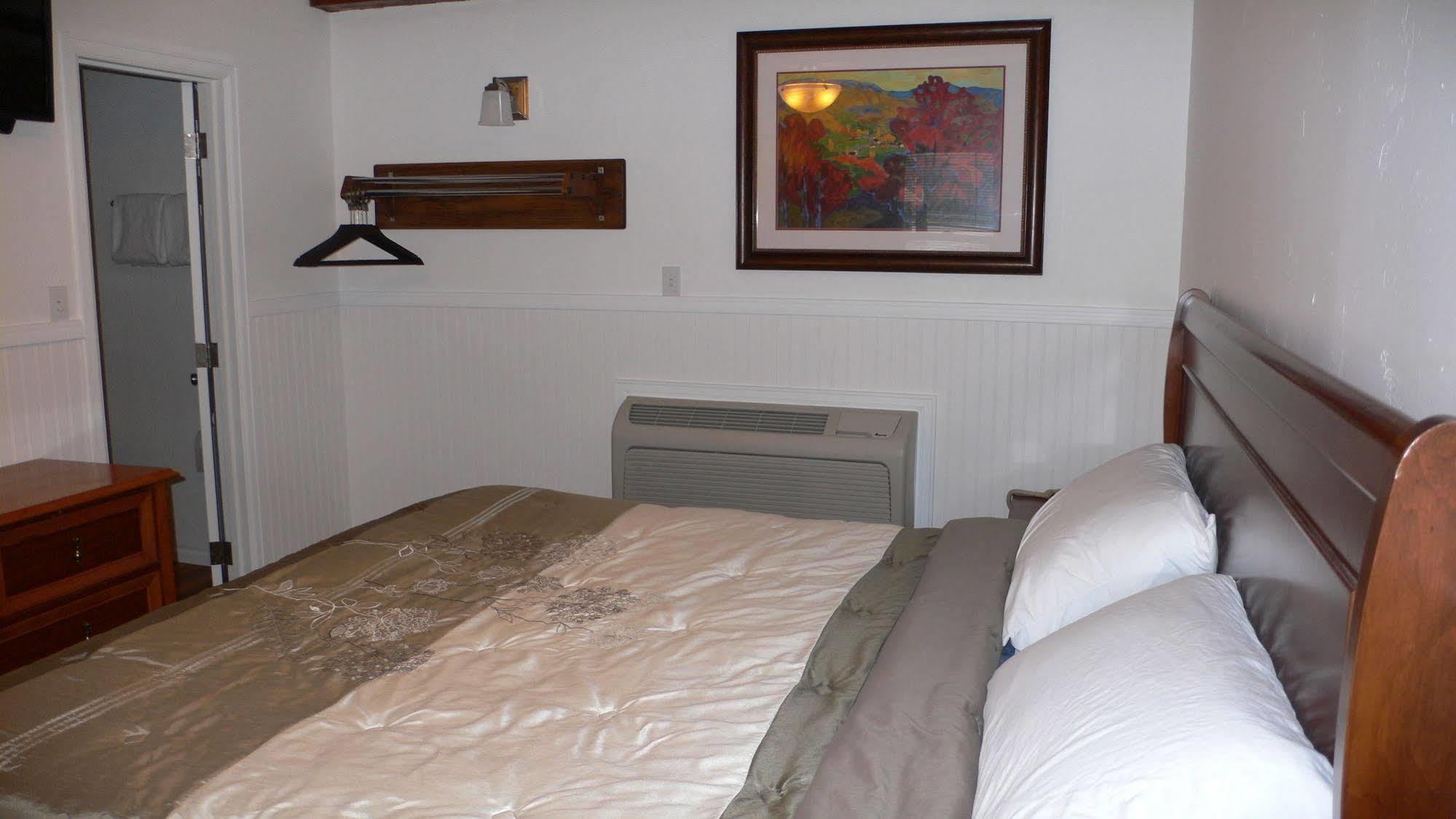Western Star Inn Rifle Extérieur photo